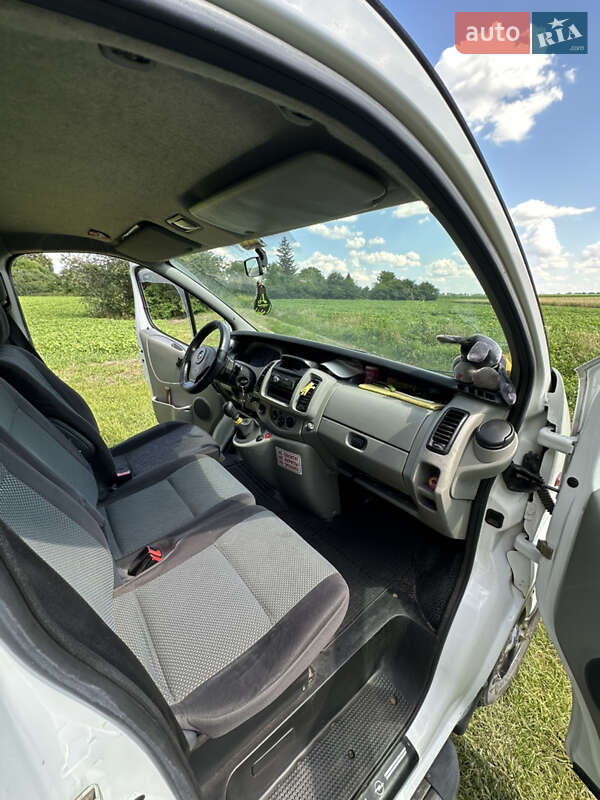 Минивэн Opel Vivaro 2003 в Владимире