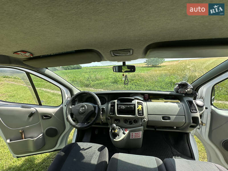 Минивэн Opel Vivaro 2003 в Владимире