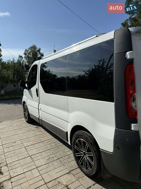 Минивэн Opel Vivaro 2011 в Лозовой
