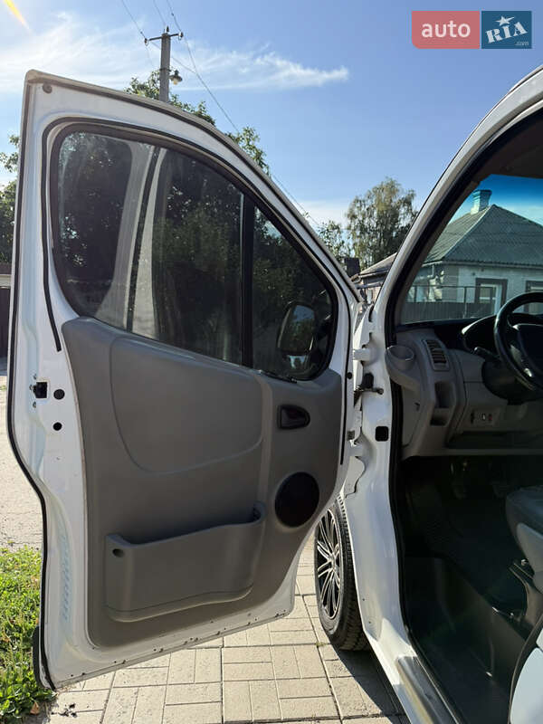 Минивэн Opel Vivaro 2011 в Лозовой