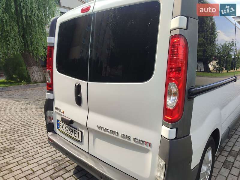 Минивэн Opel Vivaro 2011 в Каменец-Подольском