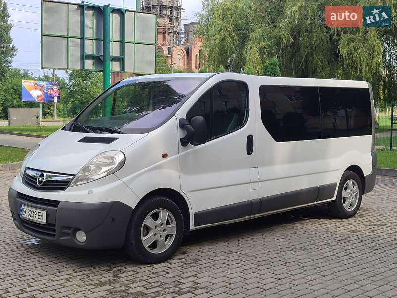 Минивэн Opel Vivaro 2011 в Каменец-Подольском