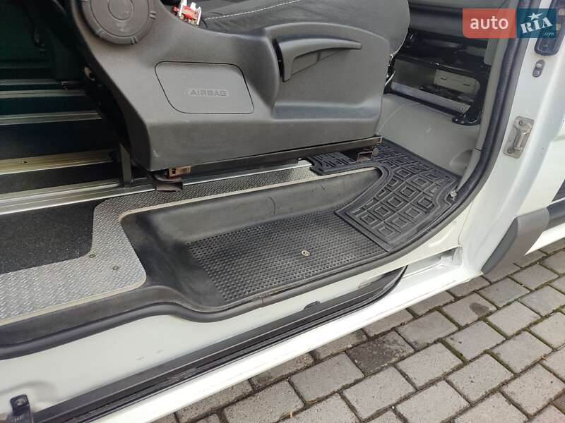 Минивэн Opel Vivaro 2011 в Каменец-Подольском
