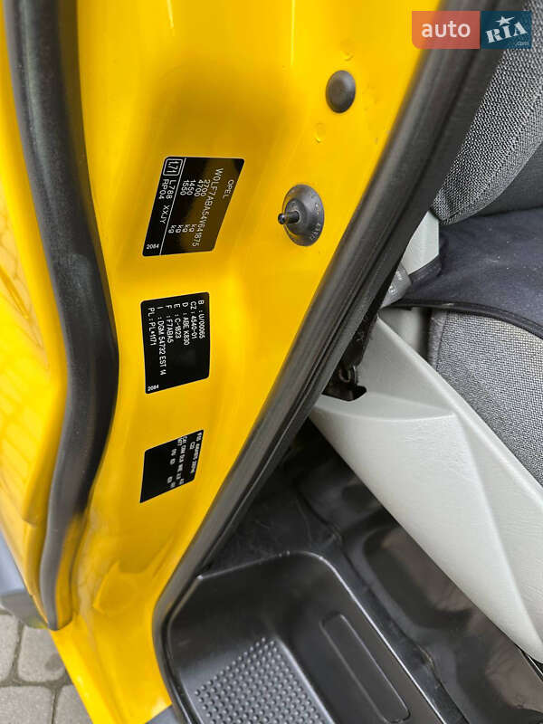 Минивэн Opel Vivaro 2004 в Черновцах