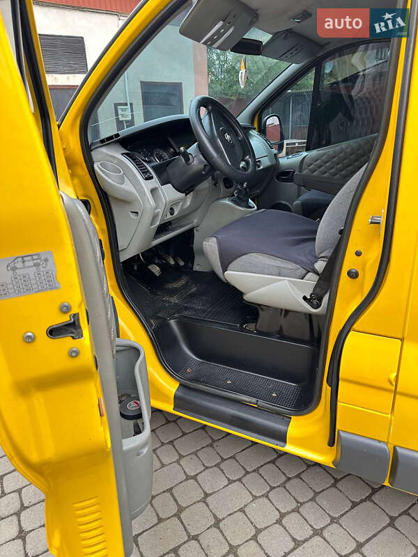 Минивэн Opel Vivaro 2004 в Черновцах