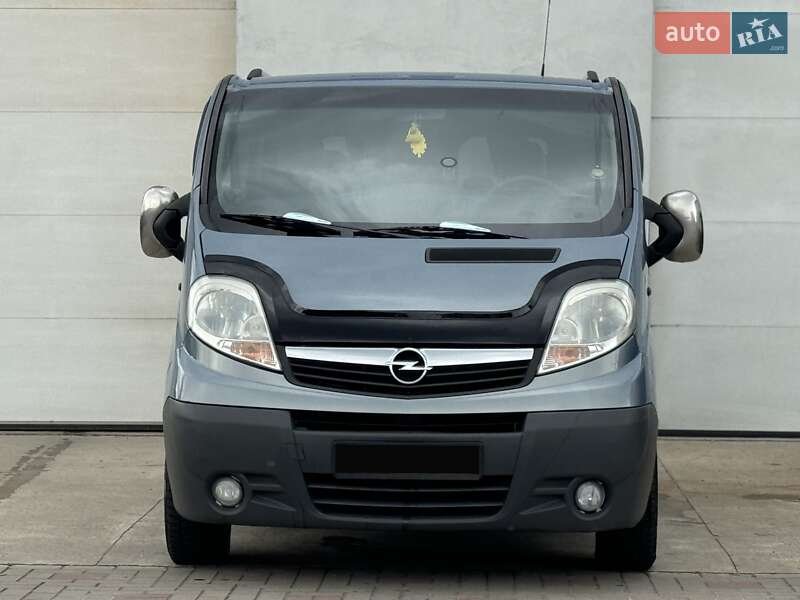 Минивэн Opel Vivaro 2013 в Сарнах