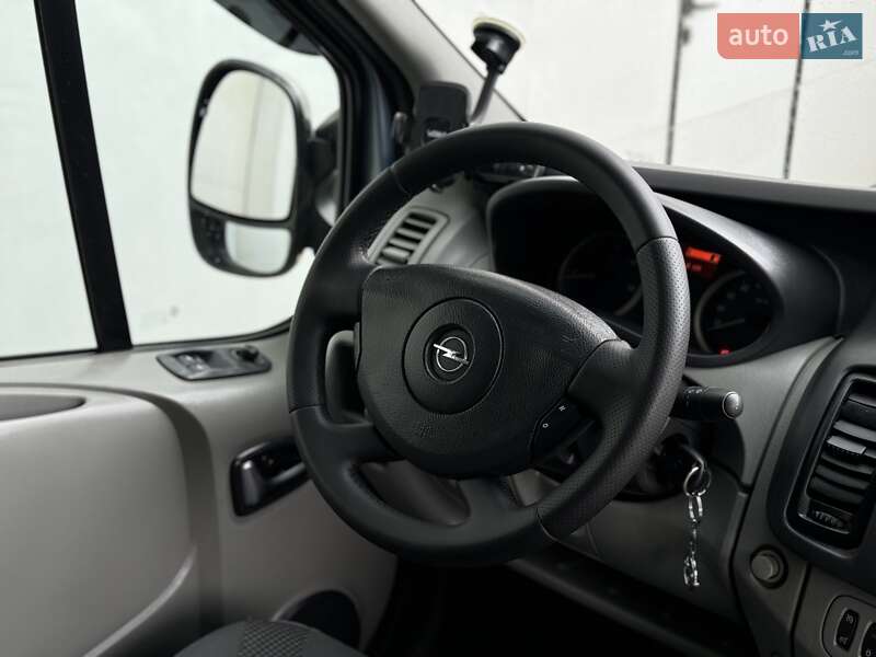 Минивэн Opel Vivaro 2013 в Сарнах