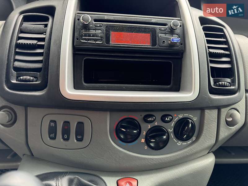 Минивэн Opel Vivaro 2013 в Сарнах