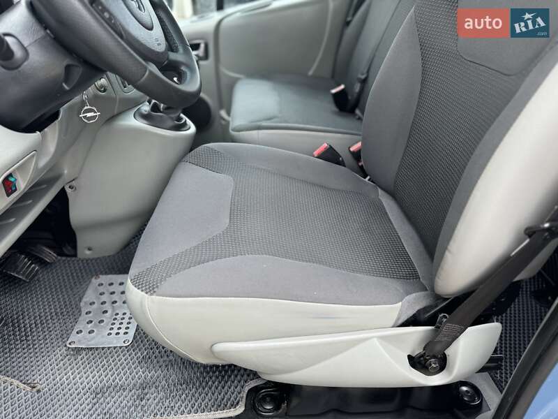 Минивэн Opel Vivaro 2013 в Сарнах