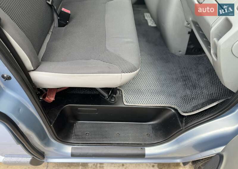 Минивэн Opel Vivaro 2013 в Сарнах