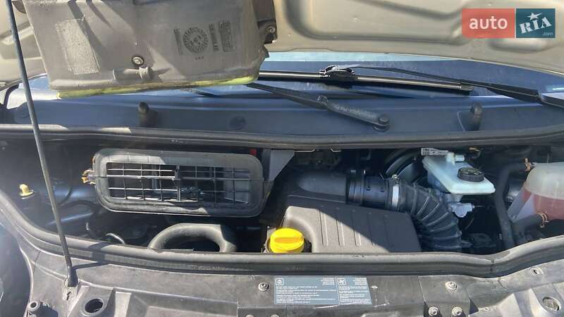 Мінівен Opel Vivaro 2011 в Києві