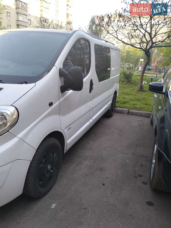 Минивэн Opel Vivaro 2013 в Славянске