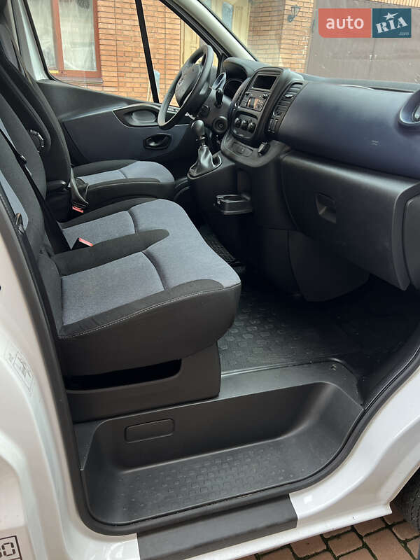 Грузовой фургон Opel Vivaro 2015 в Калуше