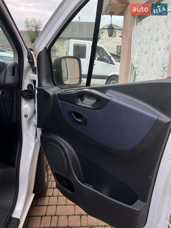 Грузовой фургон Opel Vivaro 2015 в Калуше