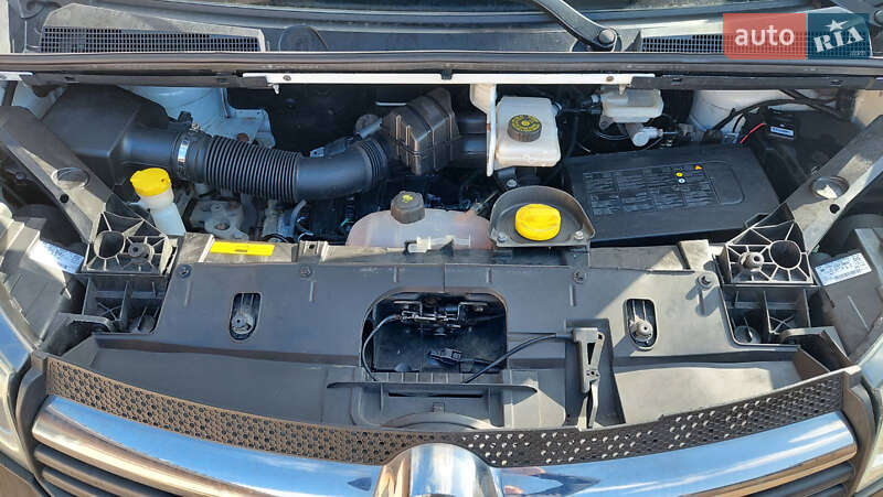 Грузовой фургон Opel Vivaro 2015 в Калуше