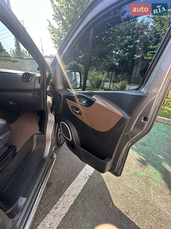 Минивэн Opel Vivaro 2015 в Киеве