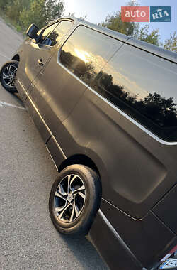 Минивэн Opel Vivaro 2015 в 