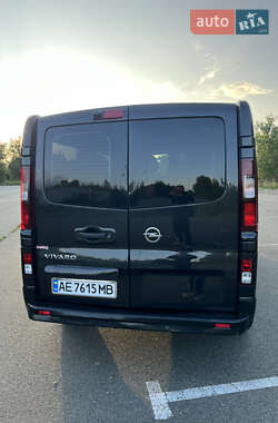 Минивэн Opel Vivaro 2015 в 