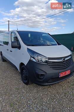Грузопассажирский фургон Opel Vivaro 2016 в Дубно