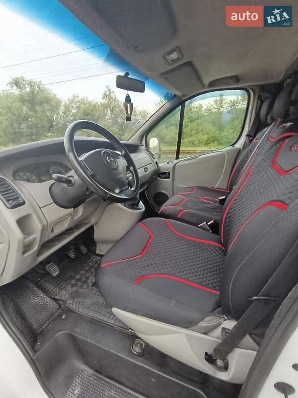 Минивэн Opel Vivaro 2006 в Верхнем Водяном