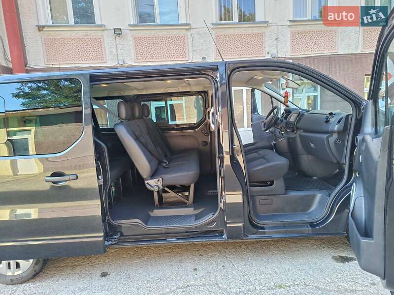 Мінівен Opel Vivaro 2017 в Чернівцях