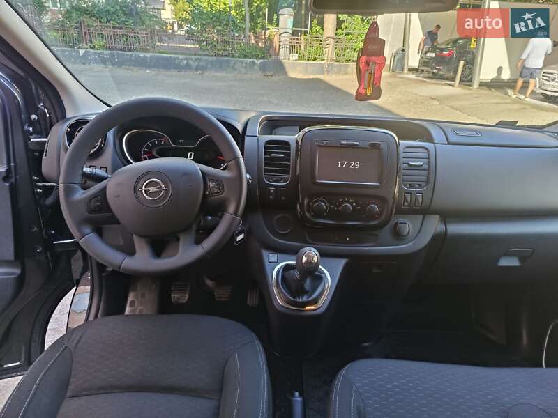 Мінівен Opel Vivaro 2017 в Чернівцях