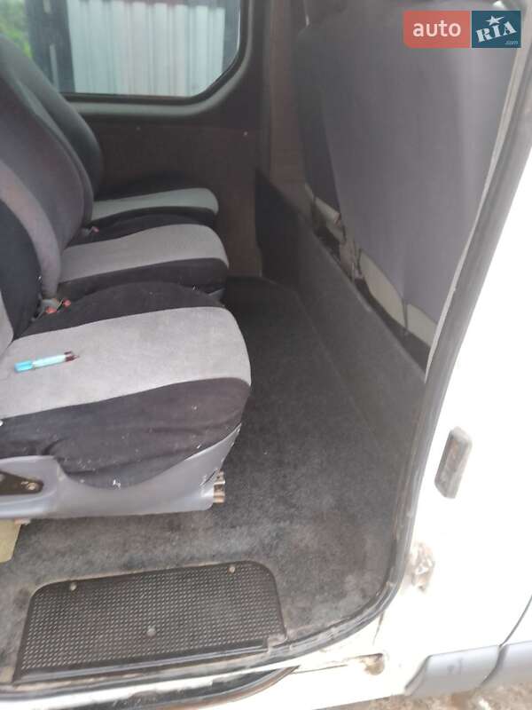 Мінівен Opel Vivaro 2002 в Городенці