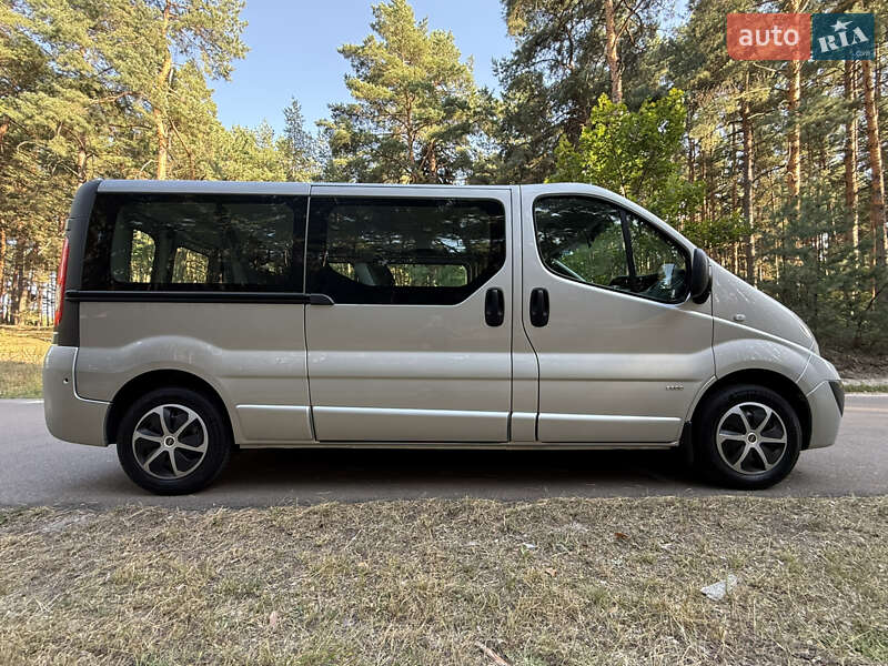 Минивэн Opel Vivaro 2014 в Киеве