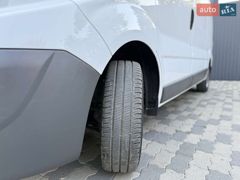 Грузовой фургон Opel Vivaro 2013 в Черновцах