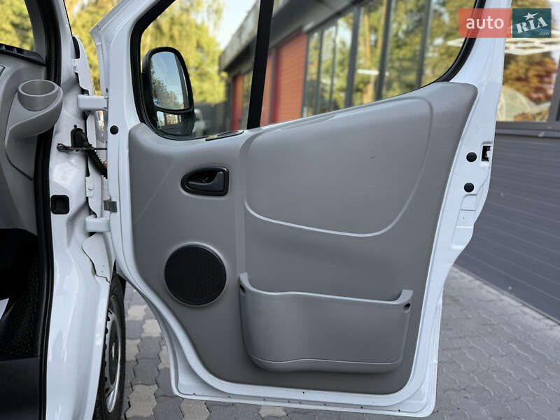 Грузовой фургон Opel Vivaro 2013 в Черновцах