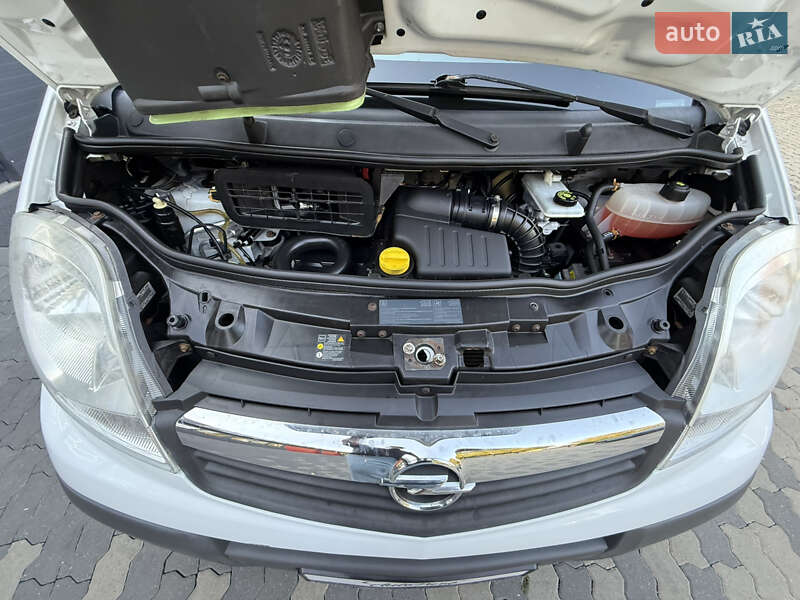 Грузовой фургон Opel Vivaro 2013 в Черновцах