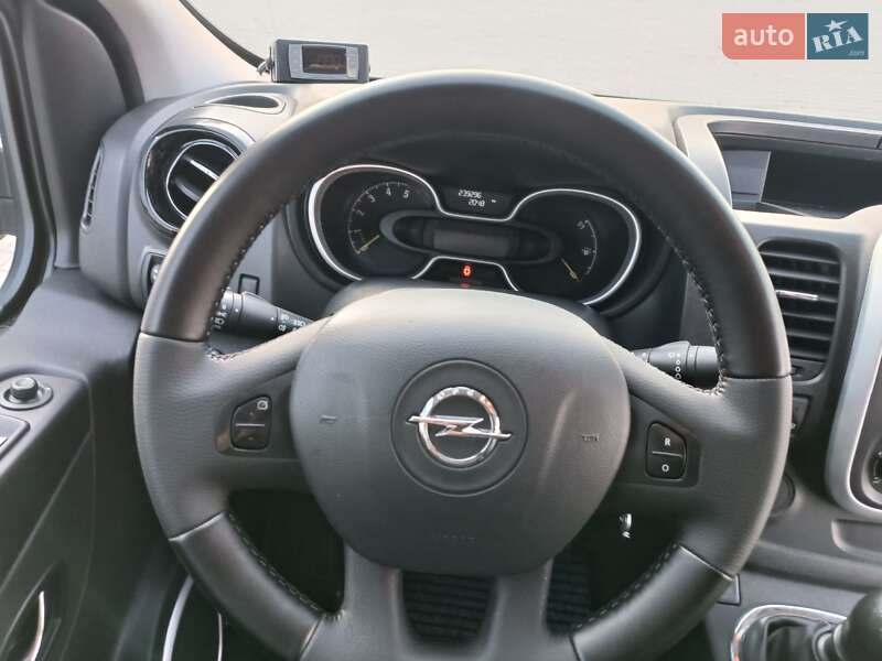 Мінівен Opel Vivaro 2015 в Івано-Франківську