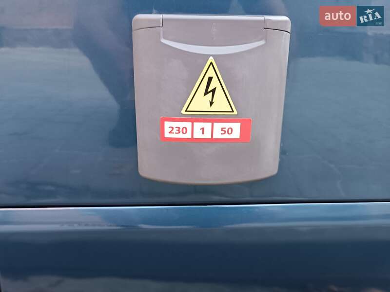 Мінівен Opel Vivaro 2015 в Івано-Франківську