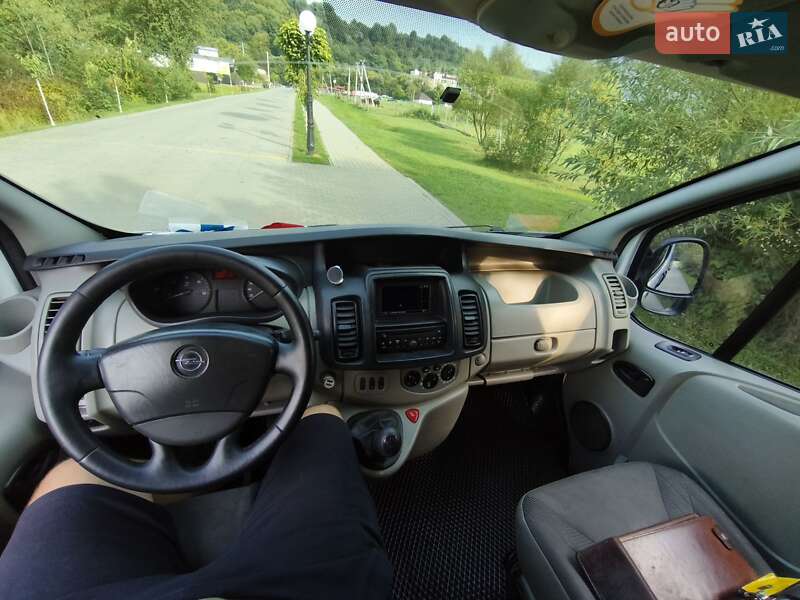 Грузовой фургон Opel Vivaro 2012 в Сваляве