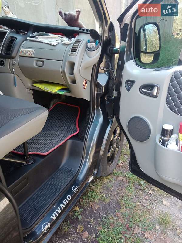 Минивэн Opel Vivaro 2012 в Городне