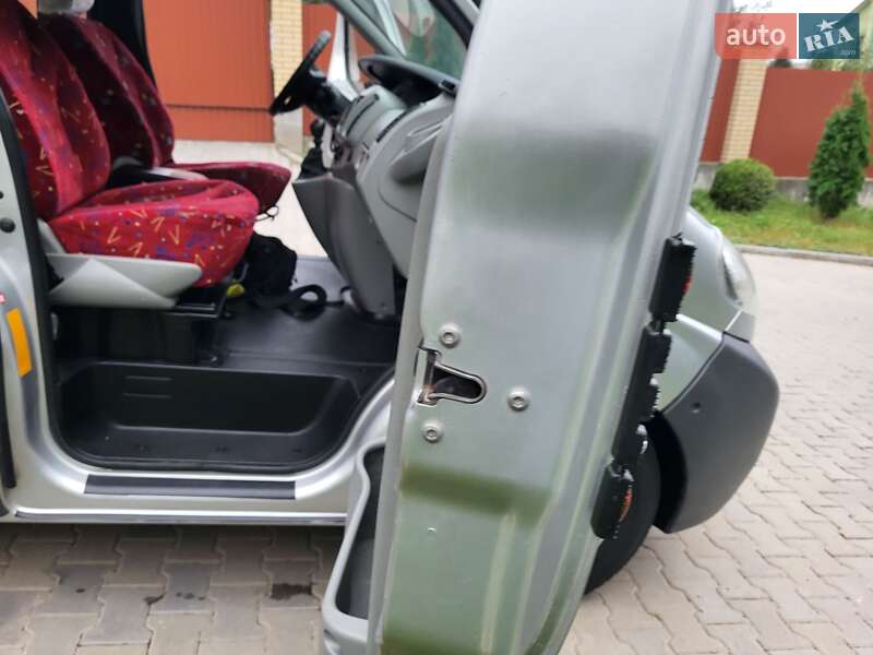 Мінівен Opel Vivaro 2004 в Хмельницькому