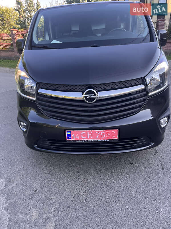 Грузовой фургон Opel Vivaro 2015 в Надворной