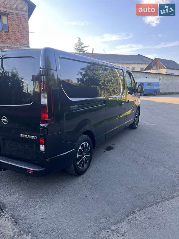 Грузовой фургон Opel Vivaro 2015 в Надворной