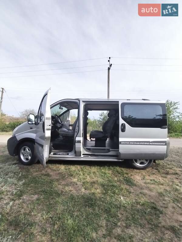 Мінівен Opel Vivaro 2004 в Покрові