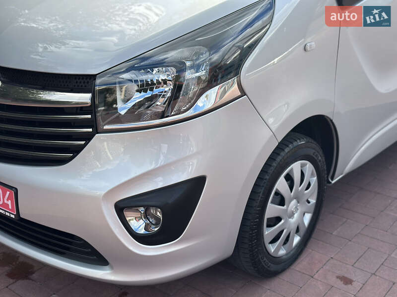 Минивэн Opel Vivaro 2015 в Ровно