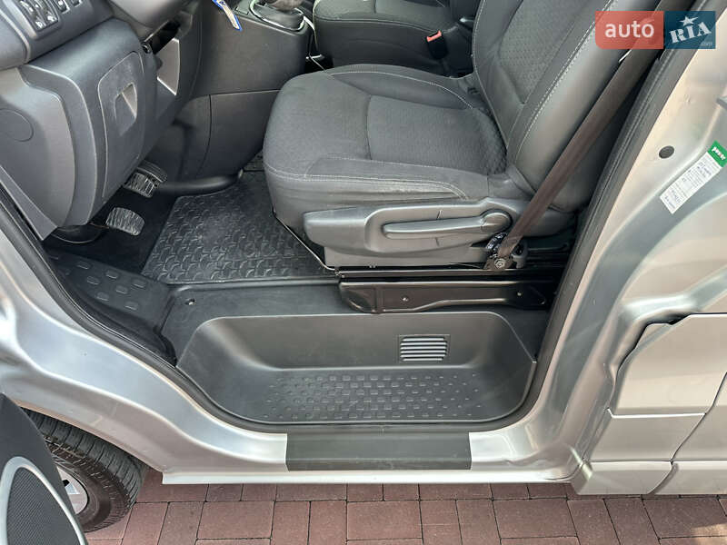 Минивэн Opel Vivaro 2015 в Ровно