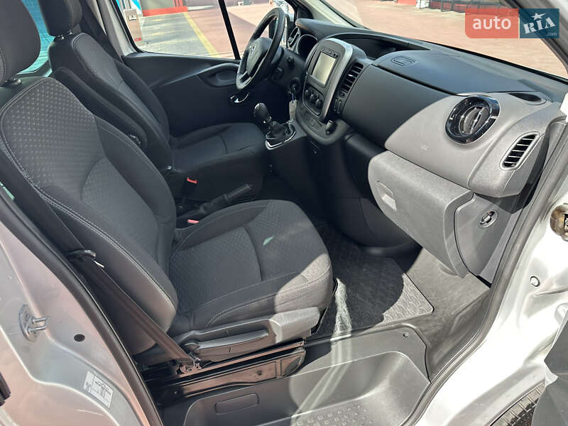 Минивэн Opel Vivaro 2015 в Ровно