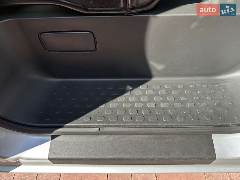 Минивэн Opel Vivaro 2015 в Ровно