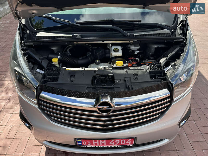 Минивэн Opel Vivaro 2015 в Ровно