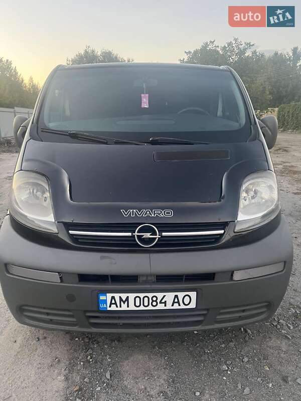 Минивэн Opel Vivaro 2005 в Ровно