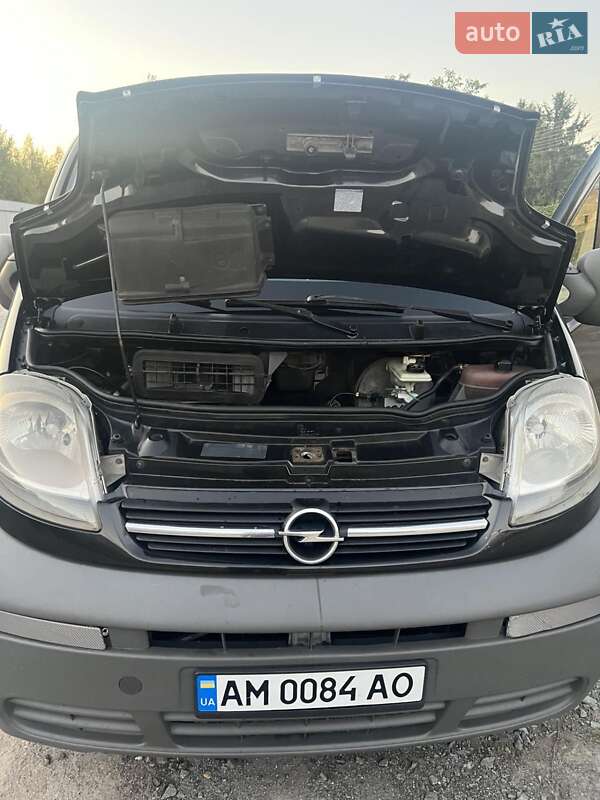 Минивэн Opel Vivaro 2005 в Ровно