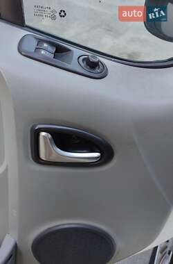 Минивэн Opel Vivaro 2009 в 