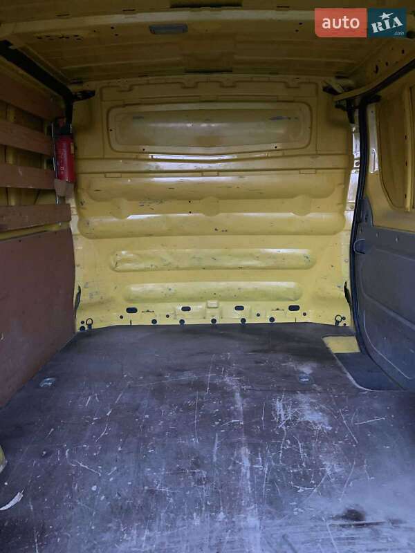 Грузопассажирский фургон Opel Vivaro 2008 в Дрогобыче