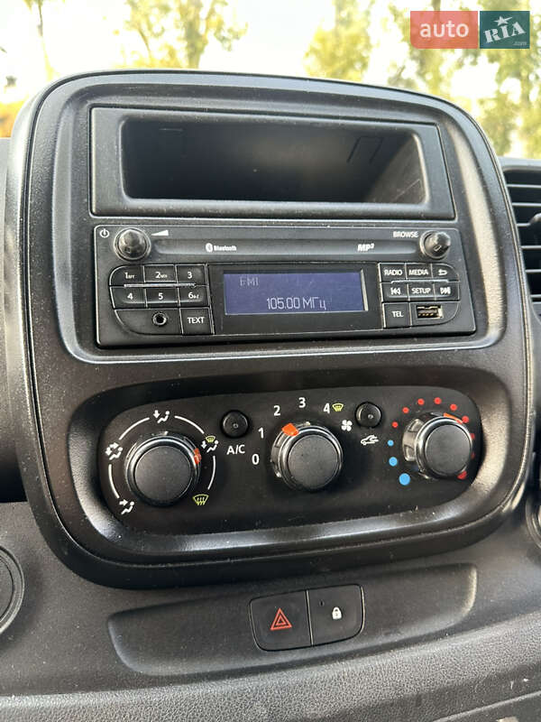 Минивэн Opel Vivaro 2015 в Черновцах