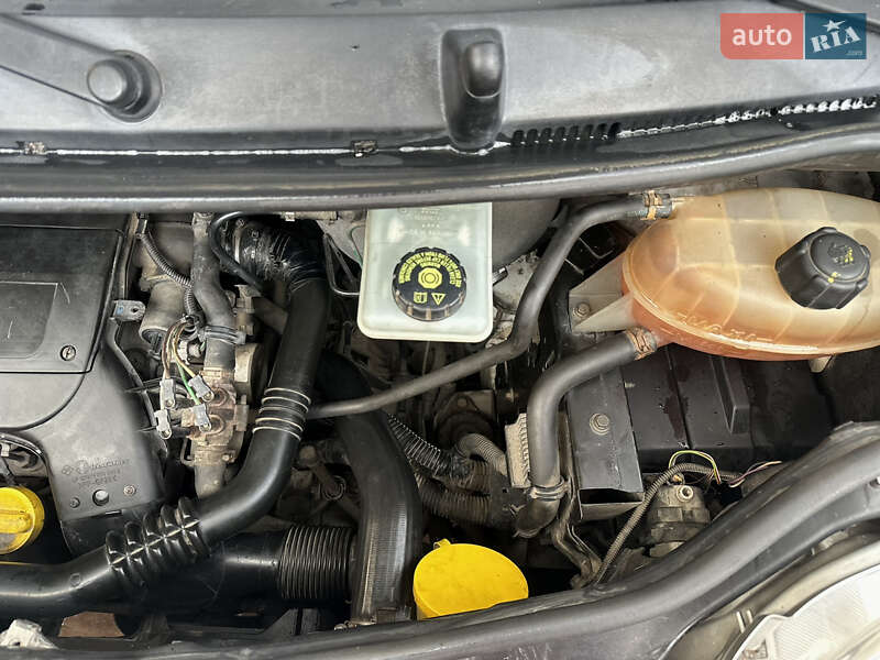 Мінівен Opel Vivaro 2006 в Луцьку